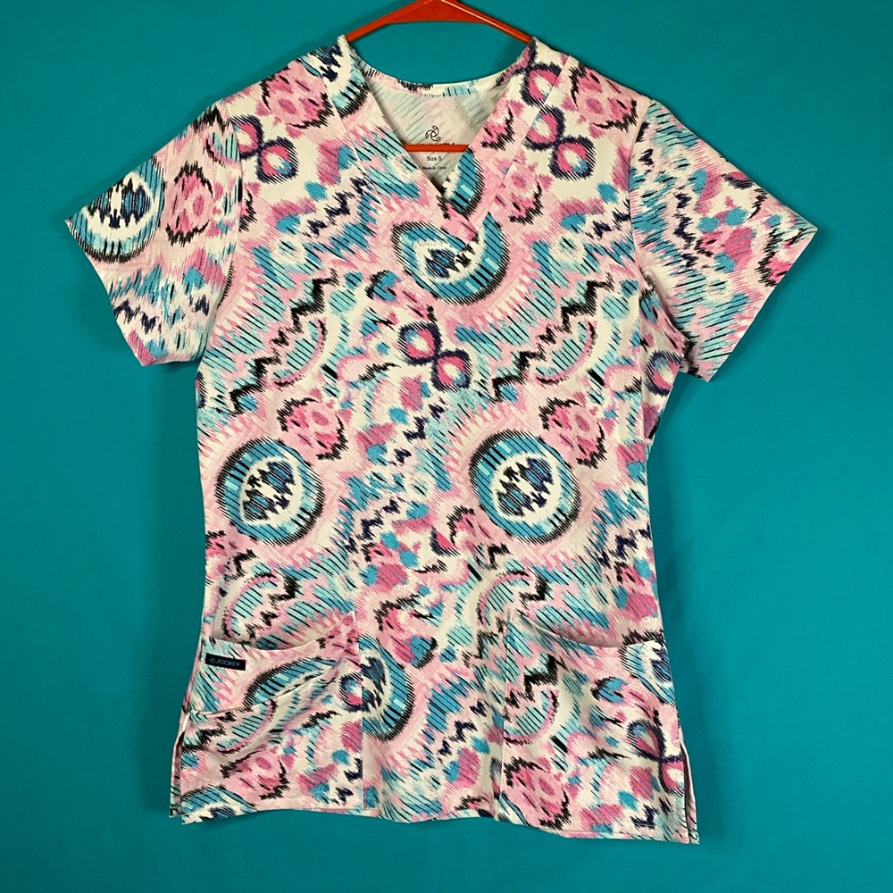 🍬 Retro Style Scrub Top🍬